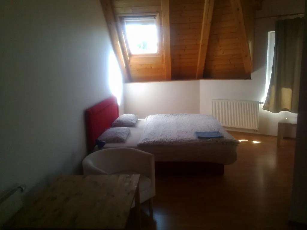 Pension Charlie Prague Retro-Modern Design بيت ضيافة
