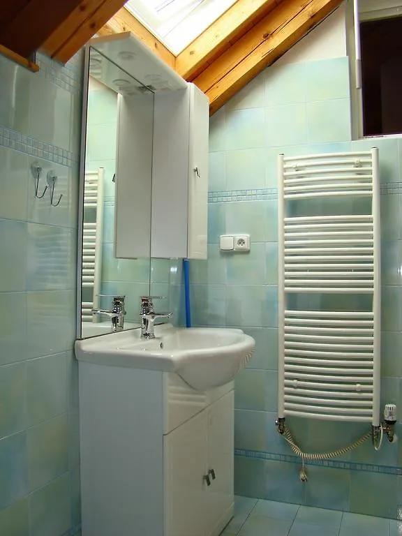 Pension Charlie Prague Retro-Modern Design جمهورية التشيك