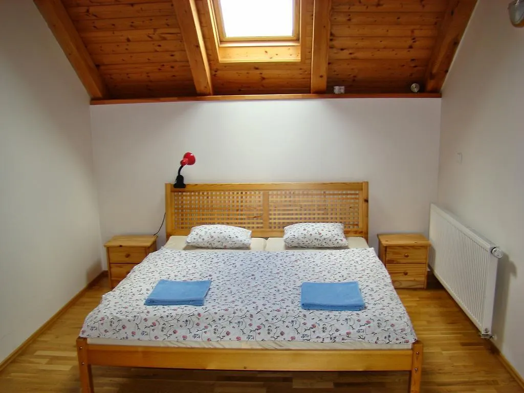 Gasthuis Pension Charlie Prague Retro-Modern Design